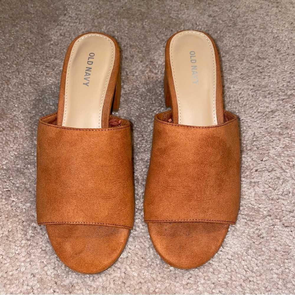 Old Navy shoes in excellent condition.